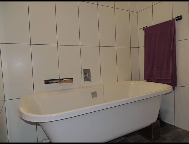 4 BEDROOM HOUSE FOR SALE IN STRUBENSVALLEI